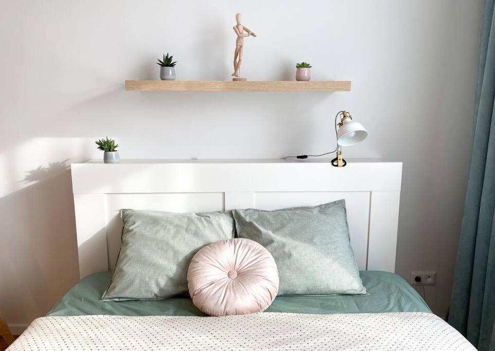 Cute Studio In Old Town Братислава Екстер'єр фото