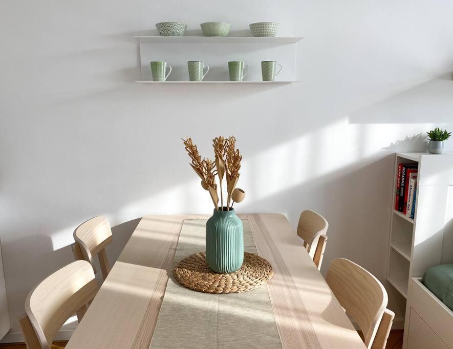 Cute Studio In Old Town Братислава Екстер'єр фото