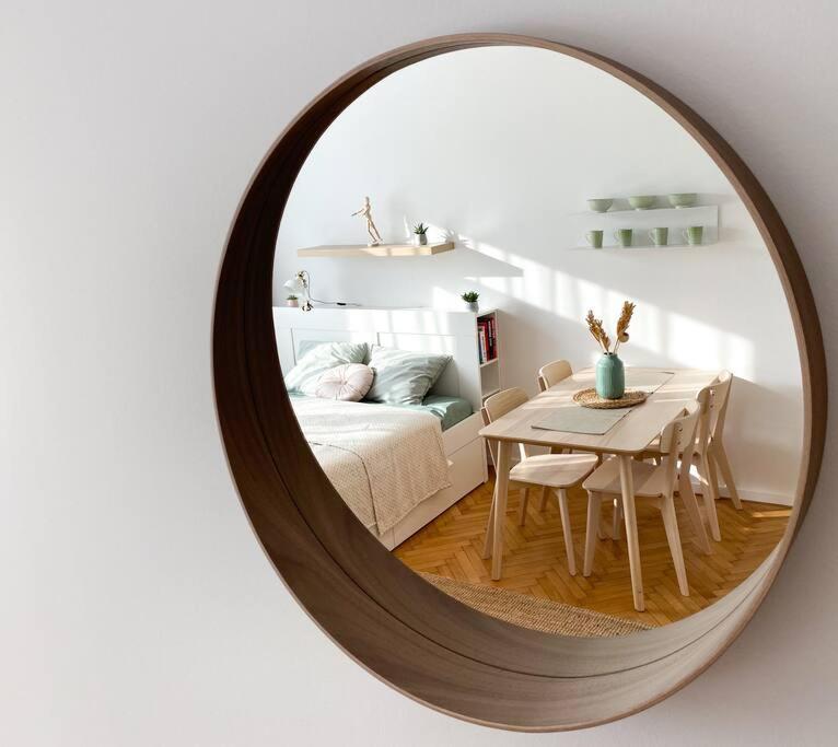 Cute Studio In Old Town Братислава Екстер'єр фото